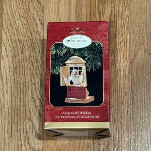 1997 Keepsake Hallmark "Away to the Window" Collectors Club Christmas Ornament